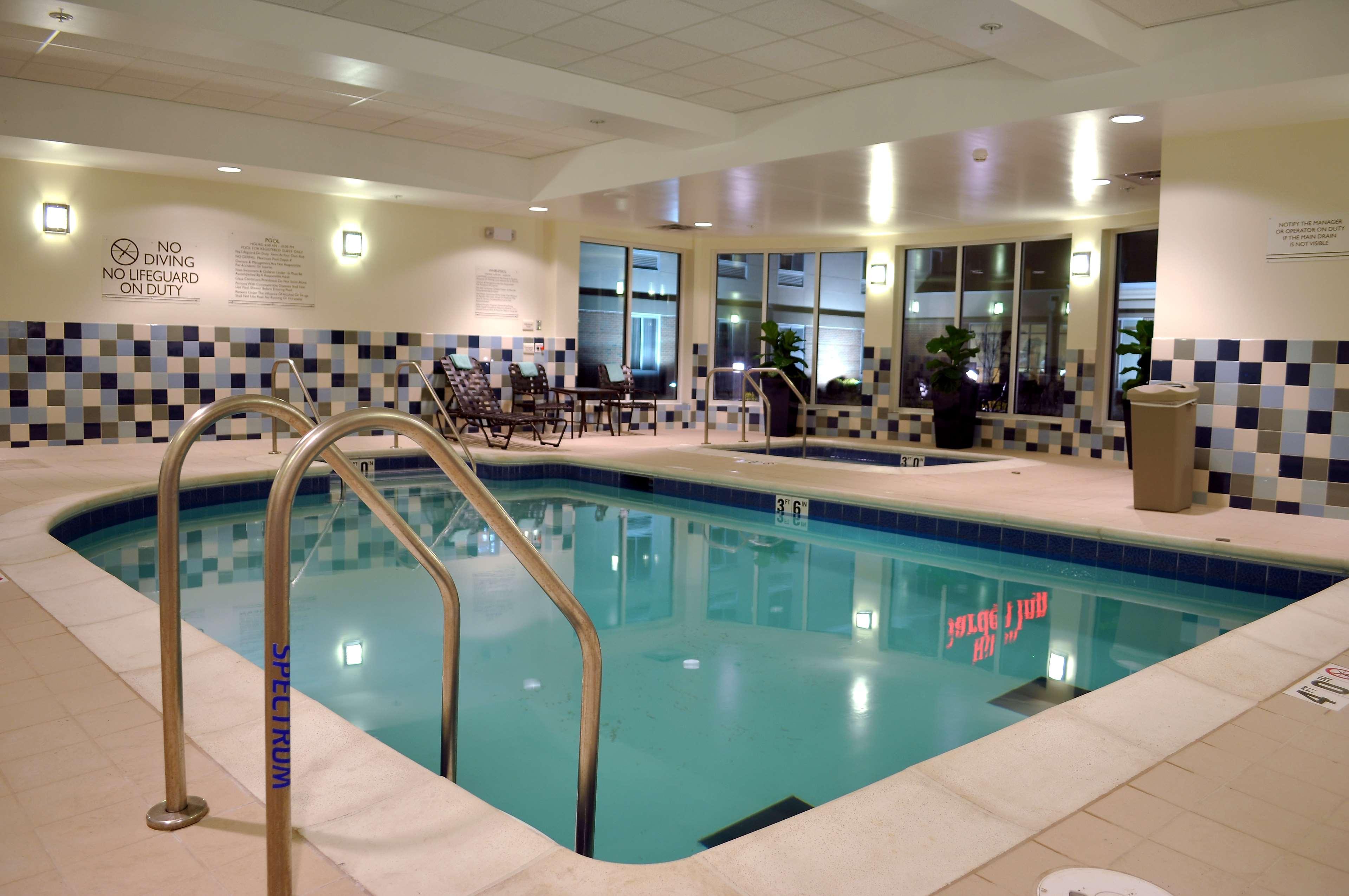 Hilton Garden Inn St. Louis Airport Berkeley Bagian luar foto