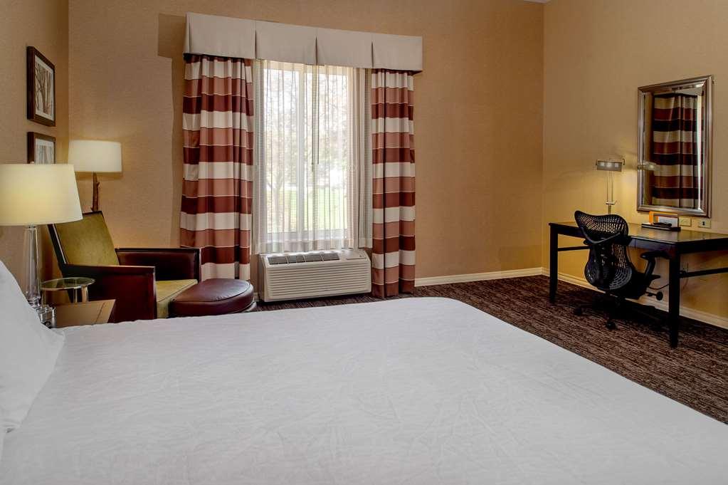 Hilton Garden Inn St. Louis Airport Berkeley Ruang foto
