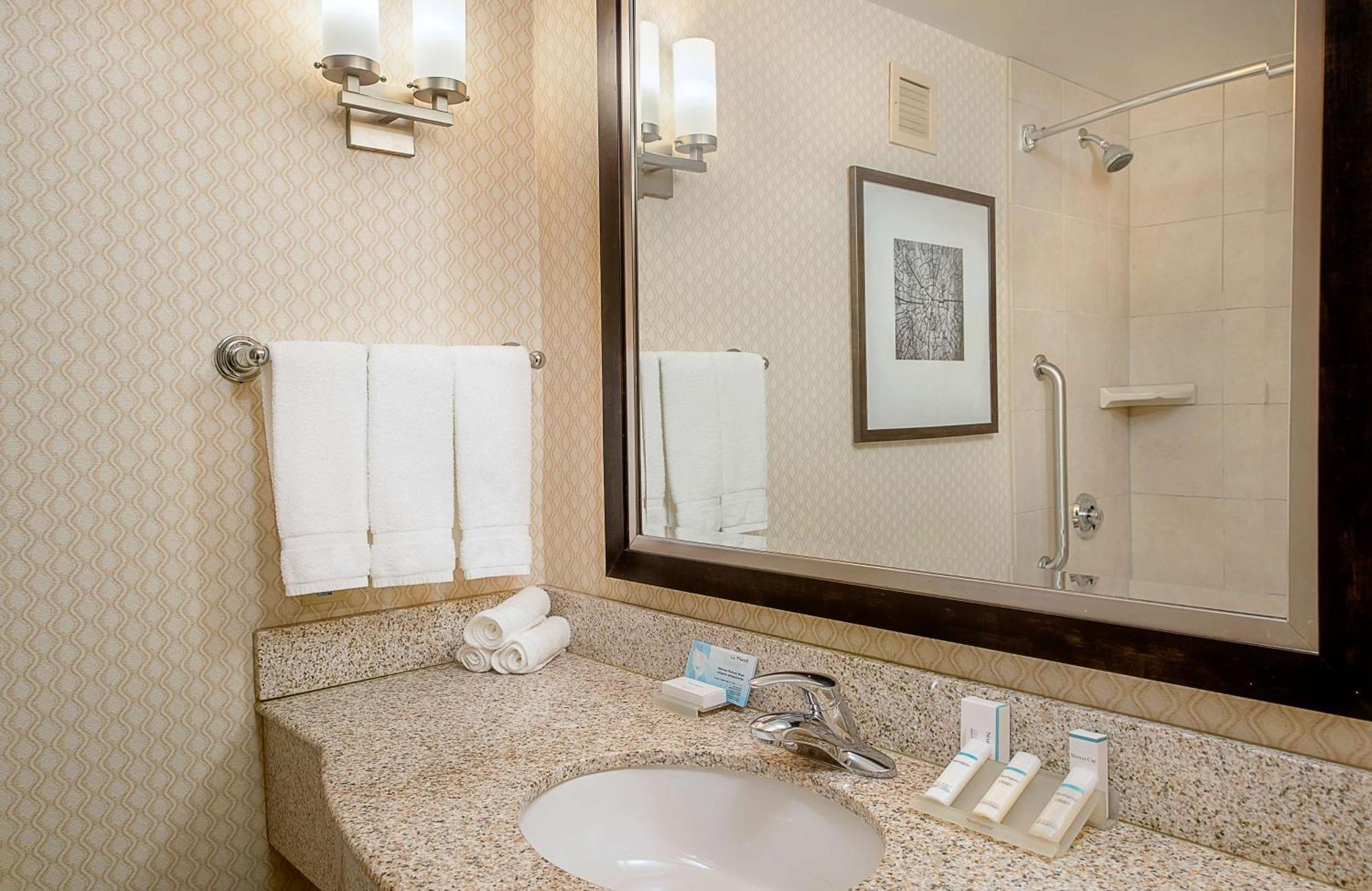 Hilton Garden Inn St. Louis Airport Berkeley Bagian luar foto