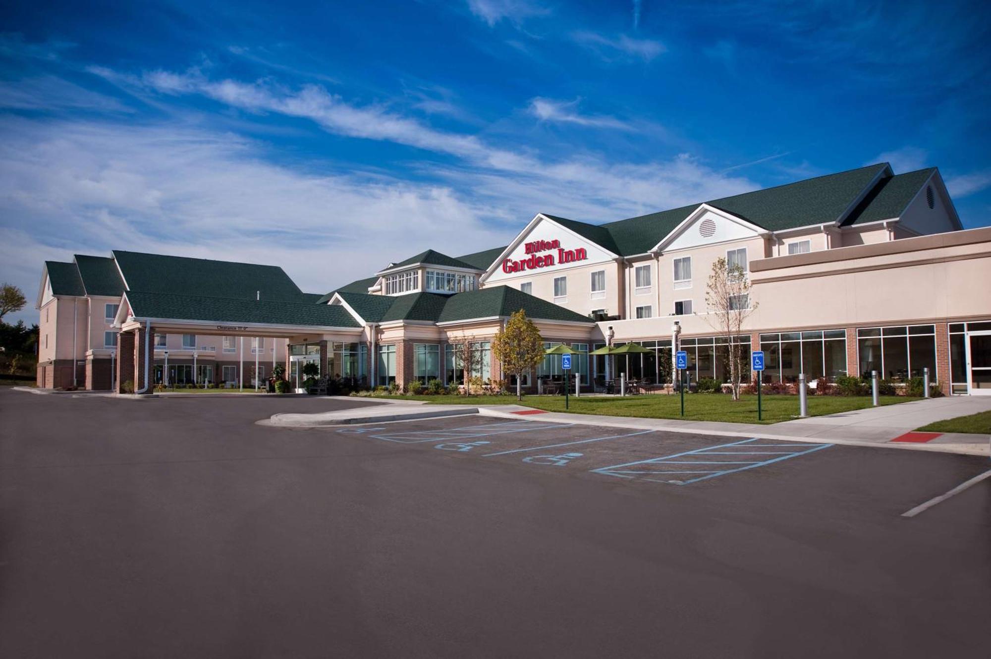 Hilton Garden Inn St. Louis Airport Berkeley Bagian luar foto